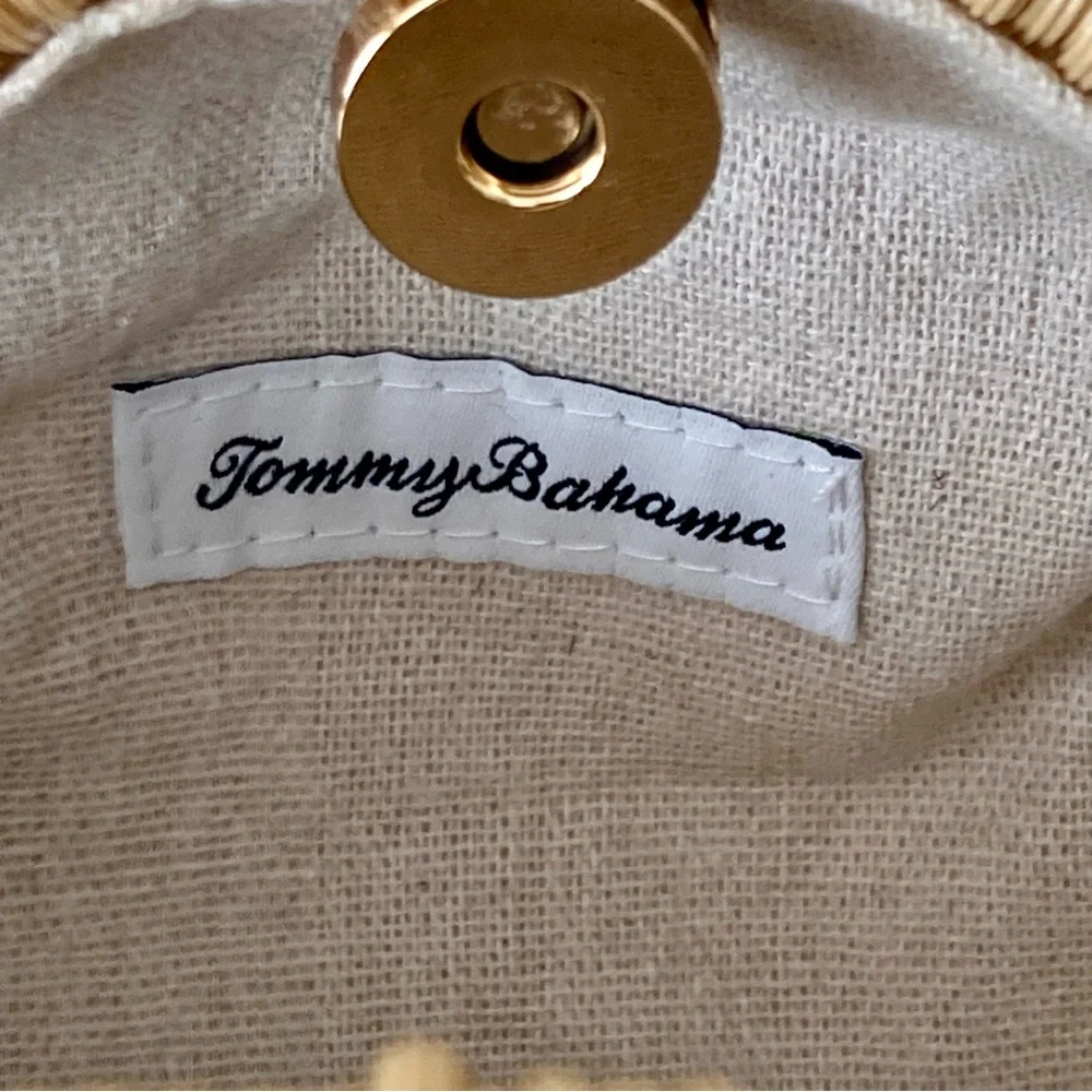 NWT Tommy Bahama seashell shaped woven rattan clam shaped clutch/handbag. - Picture 13 of 16
